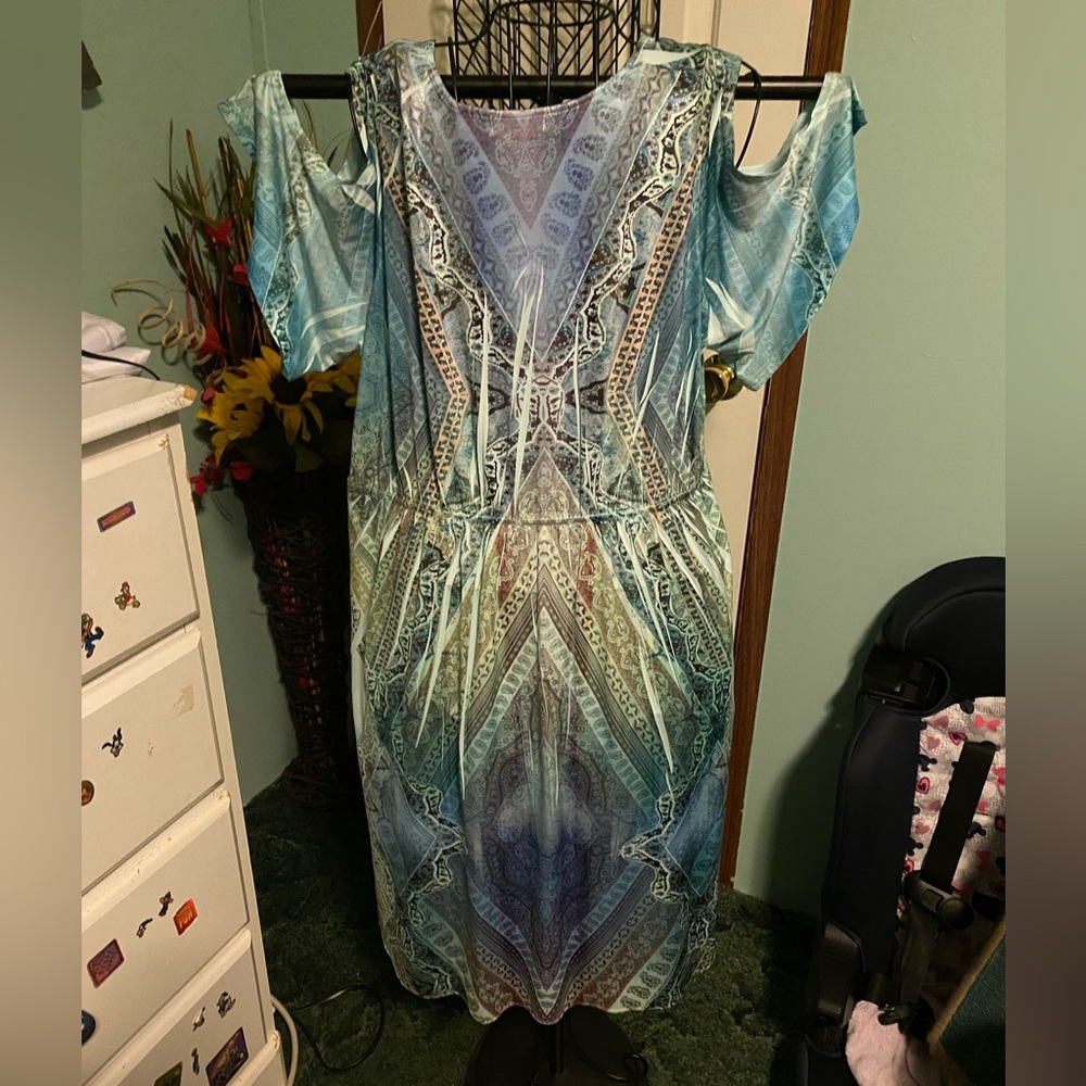 World Unity Dress - Picture 3 of 4
